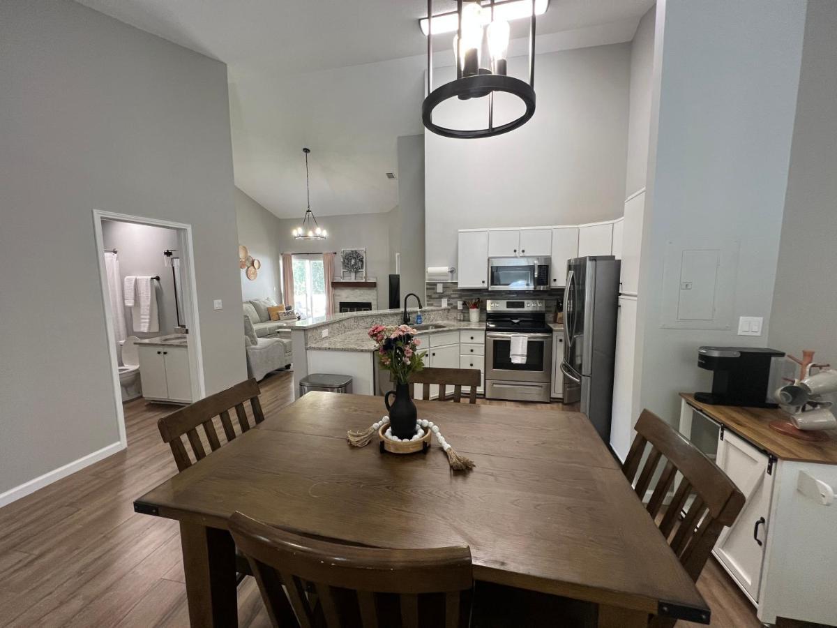 Mid City Condo Гантсвілл Екстер'єр фото
